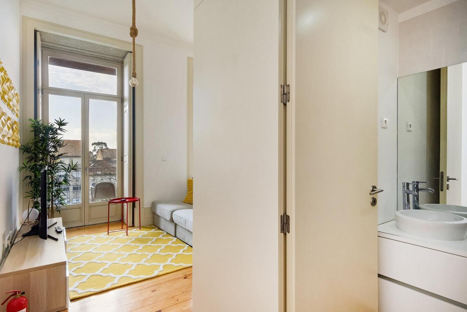 Апартаменты Guestready - Urban Oasis With Private Balcony Порту Экстерьер фото