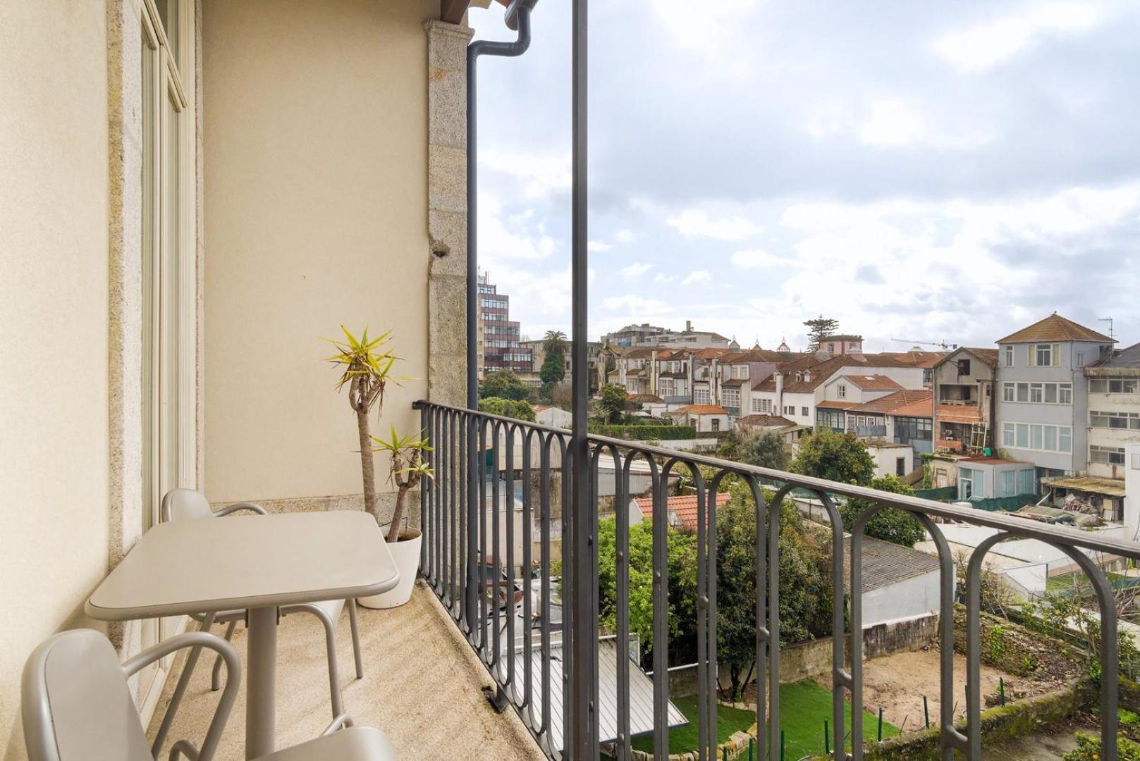 Апартаменты Guestready - Urban Oasis With Private Balcony Порту Экстерьер фото